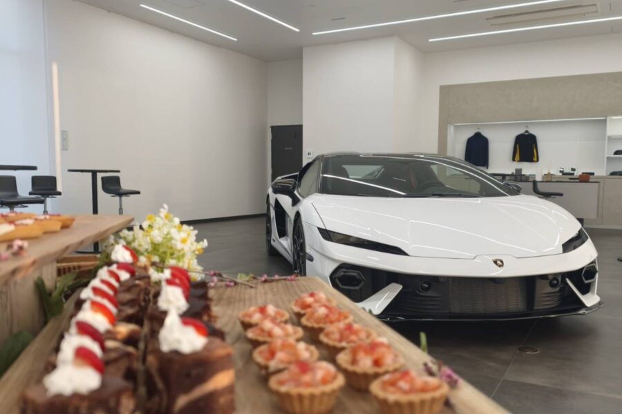 Lamborghini Owner’s Event  「WORKSHOP Tour & Coffee 」開催レポート - 株式会社 光岡自動車 - 株式会社 光岡自動車