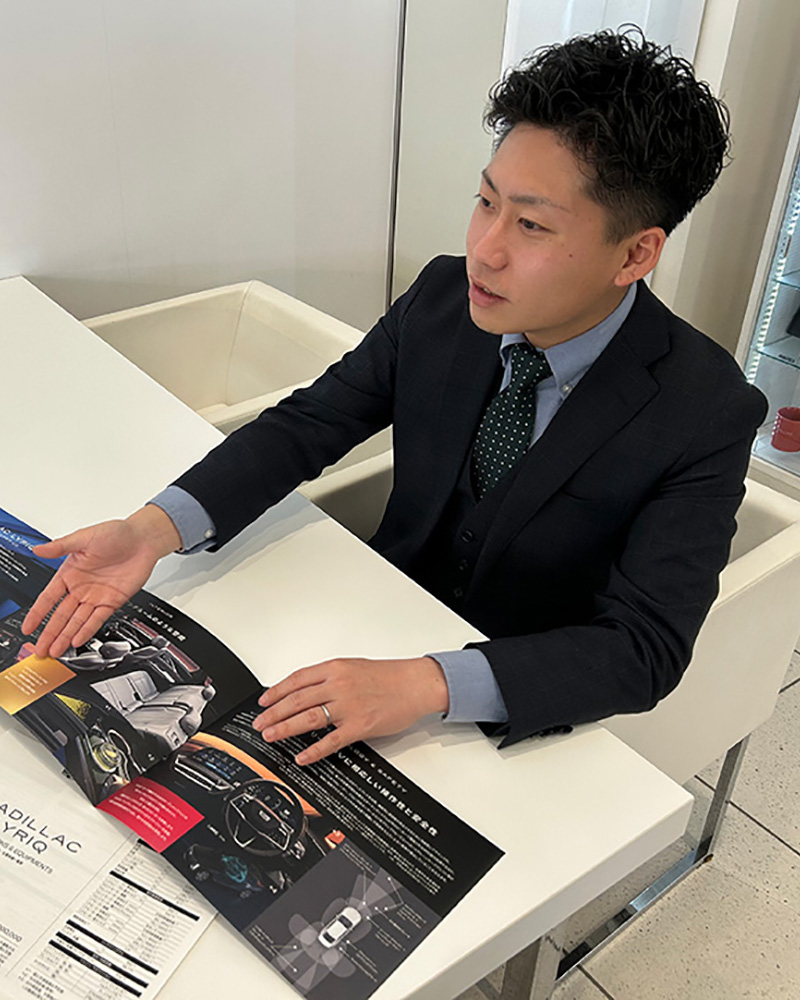株式会社 光岡自動車：求人情報 - 社員インタビュー｜お客さまのニーズを把握し、最適な車種やプランをご提案。