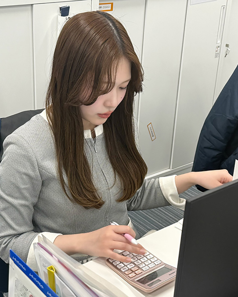 株式会社 光岡自動車：求人情報 - 社員インタビュー｜学んだ分だけ出来る業務が増え、出来たときの達成感がやりがいに。