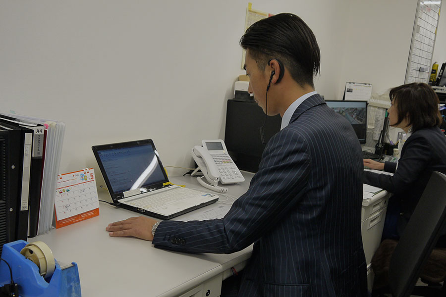 株式会社 光岡自動車：求人情報 - 社員インタビュー／一日のスケジュール｜起床後、朝食をとり準備。娘達の顔を見て出勤。｜メールチェック。スケジュールを確認してから、掃除、ミーティング。