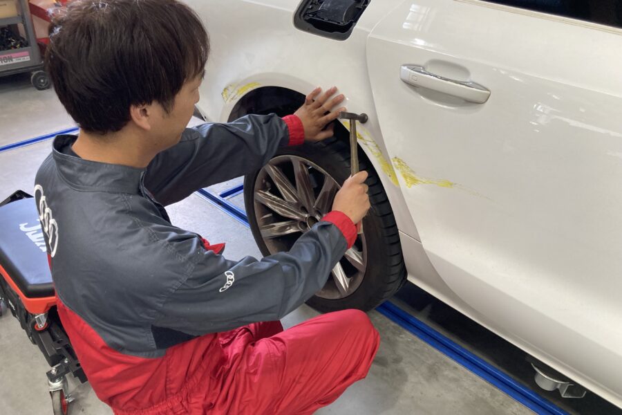 株式会社 光岡自動車：求人情報 - 社員インタビュー／一日のスケジュール｜出社・工場清掃・車両移動など｜１日の仕事内容打ち合わせ｜鈑金作業